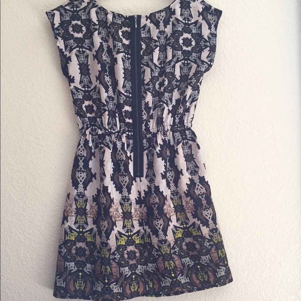 Dress - Picture 2 of 4